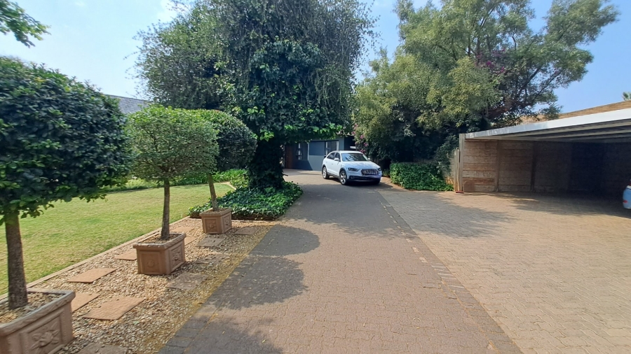 5 Bedroom Property for Sale in Langenhovenpark Free State